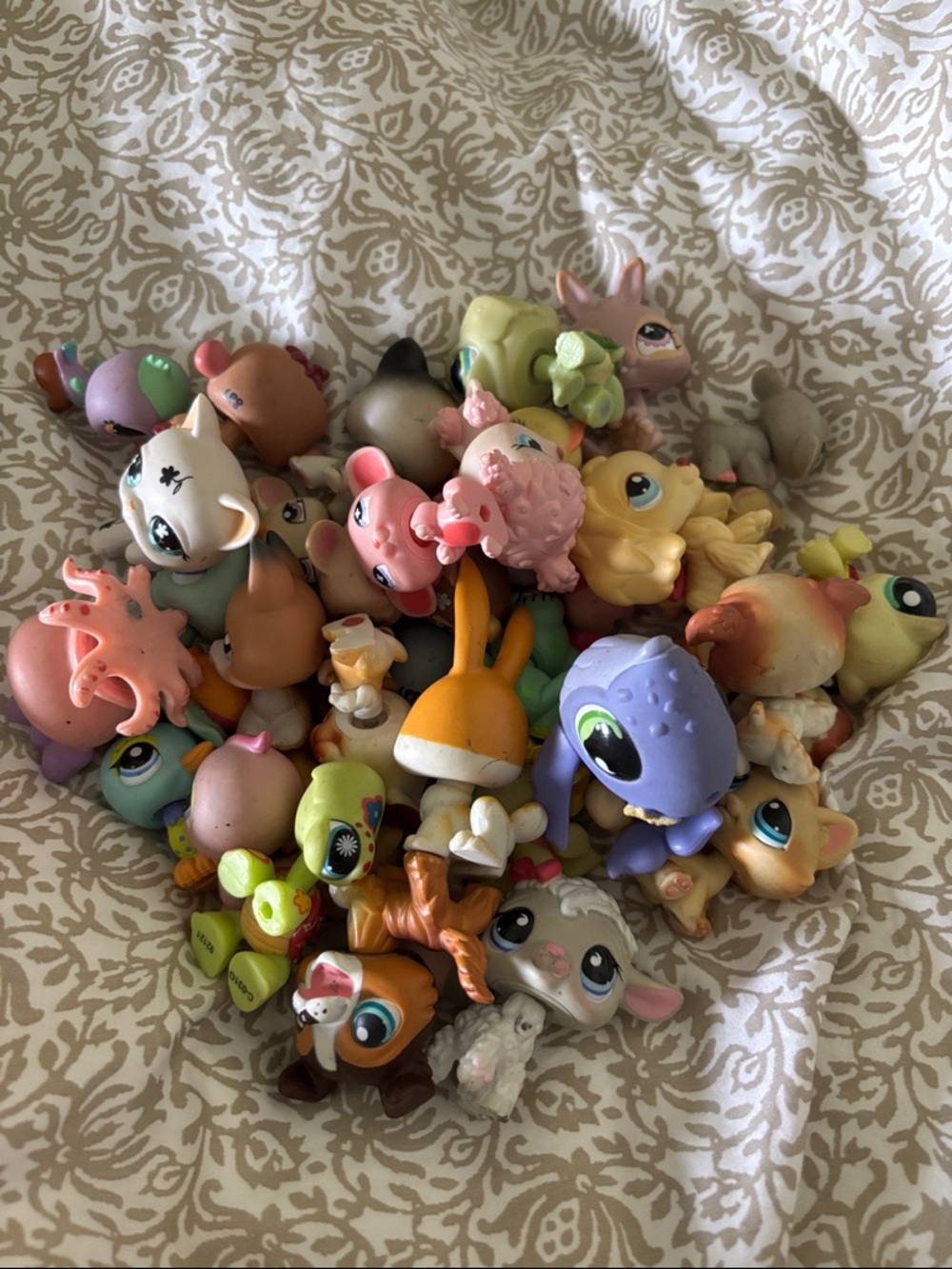 Lot of 35 LPS littlest pet shop - Picture 2 of 2